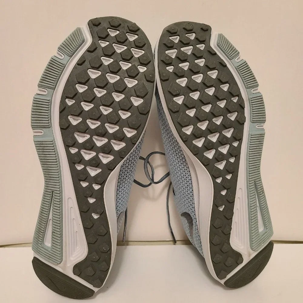NEW Nike Quest 2 Trail Running Sneakers US Women's Size 11.5 Excellent Condition